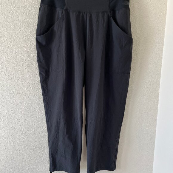 The North Face Let's Go Mid-Rise Black Capris Size M Style J1345 - Picture 2 of 11